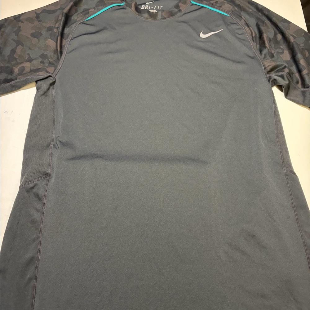 Nike Men's Black  Dri-FIT Shirt medium